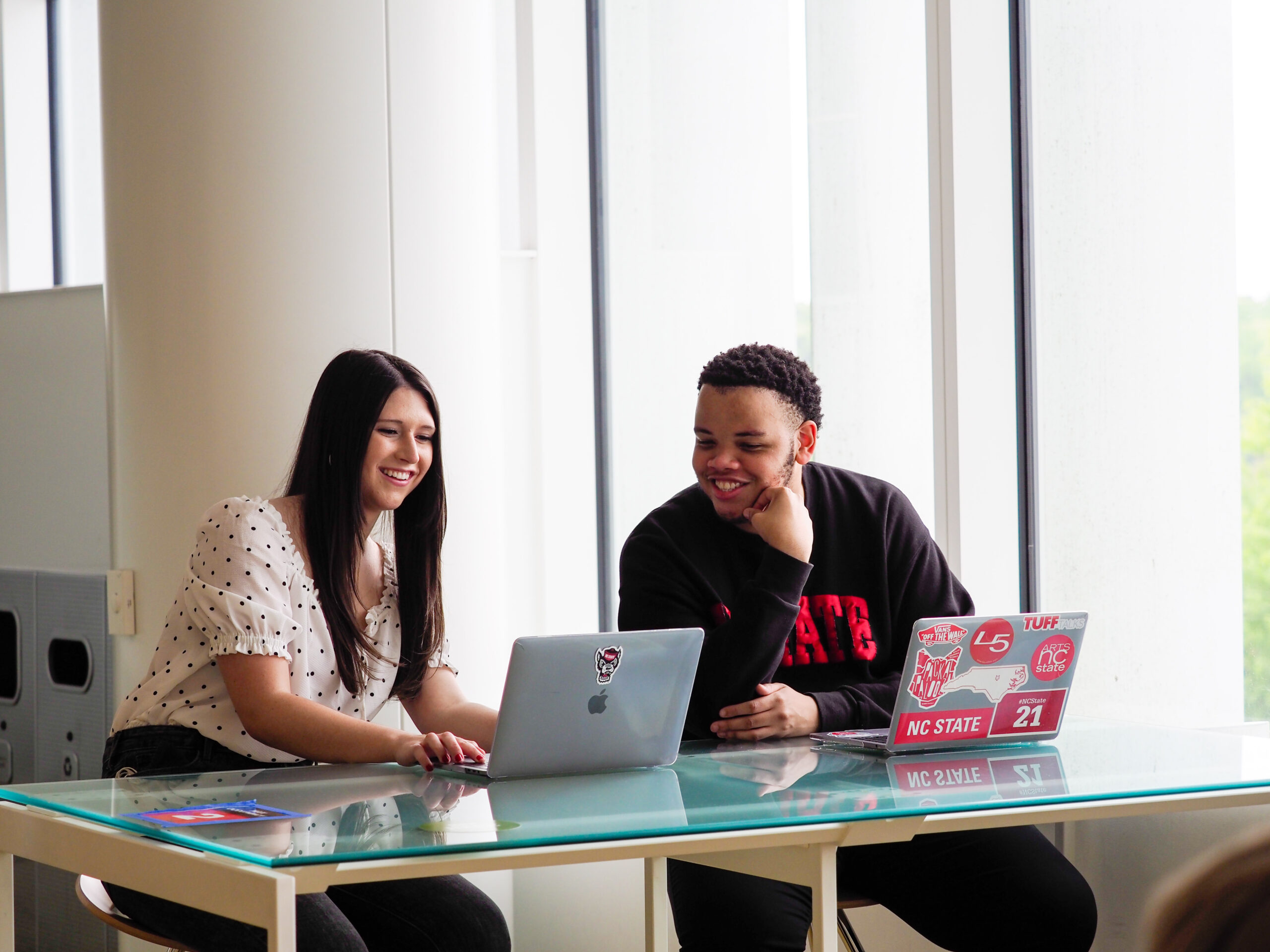 Students collaborate in Hunt Library