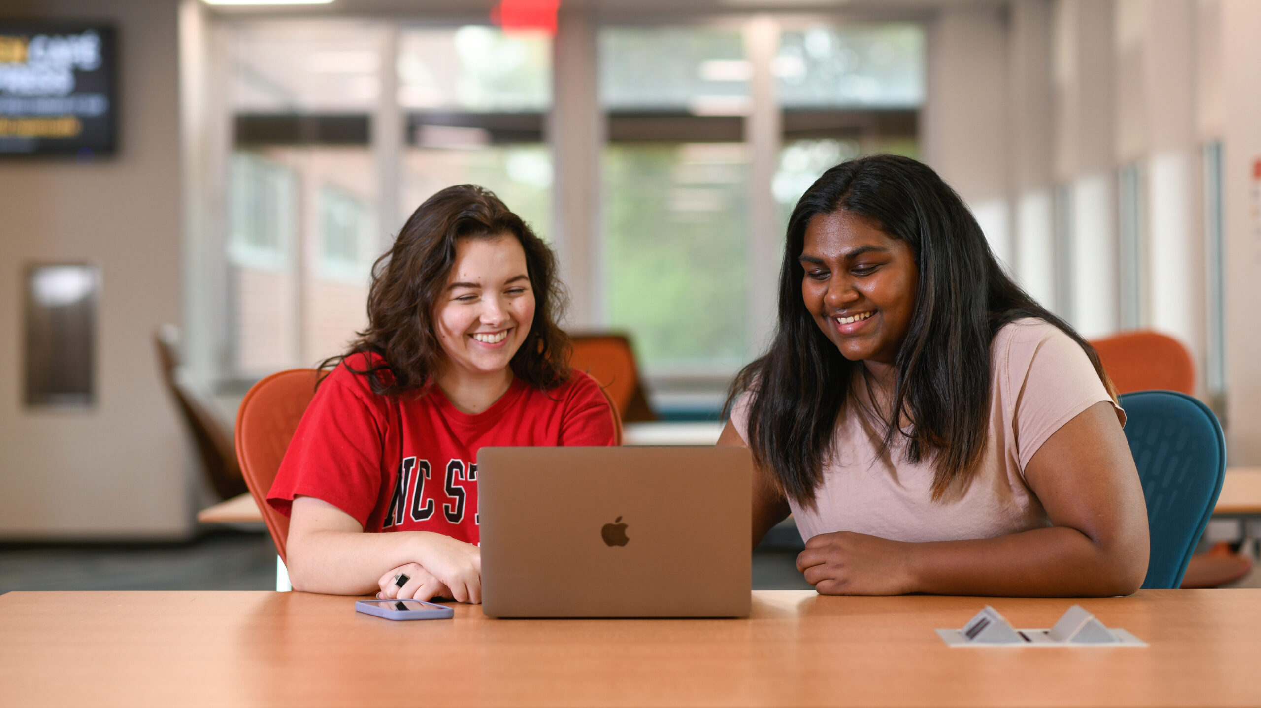 Students work together in Hill Library